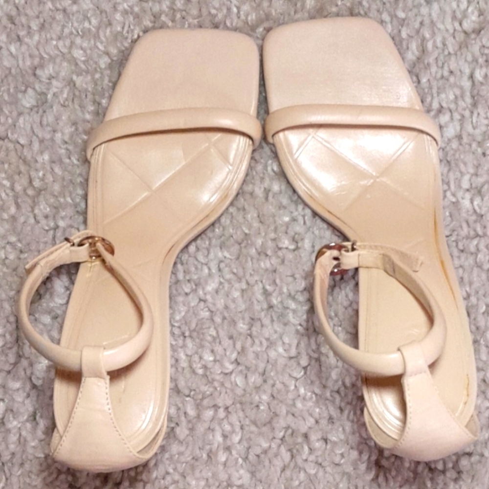 ZARA CREAM PUMPS Size 9 - Picture 3 of 14
